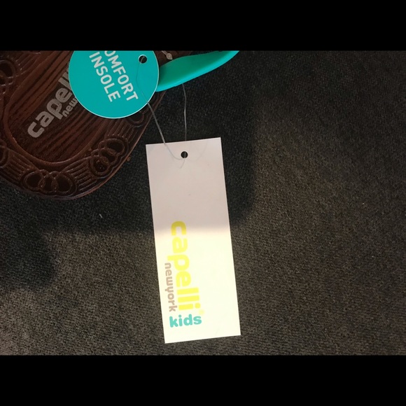 Capellini fashion  butterfly rhinestone flip flops - Picture 3 of 4